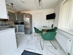 Kitchen Diner- click for photo gallery